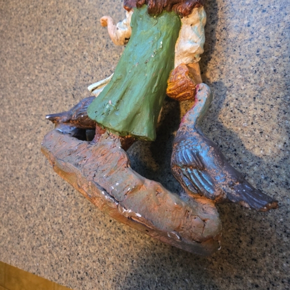 Vintage farmhouse girl feeding turkey figurine - Picture 4 of 5